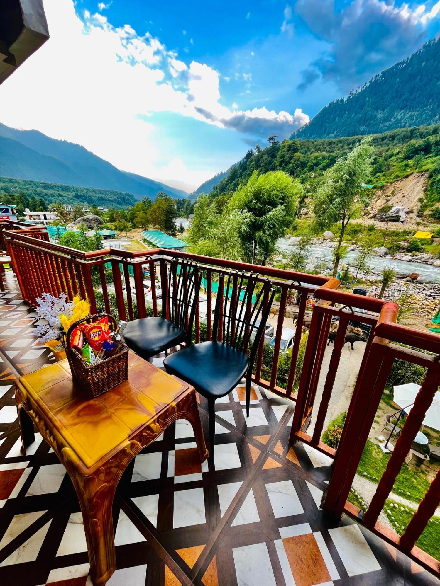 Himalayan Hill Queen Resort, Manali M98160-43400 Exterior foto