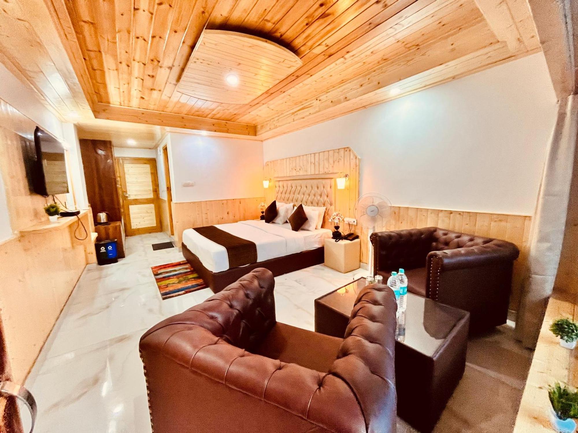 Himalayan Hill Queen Resort, Manali M98160-43400 Exterior foto
