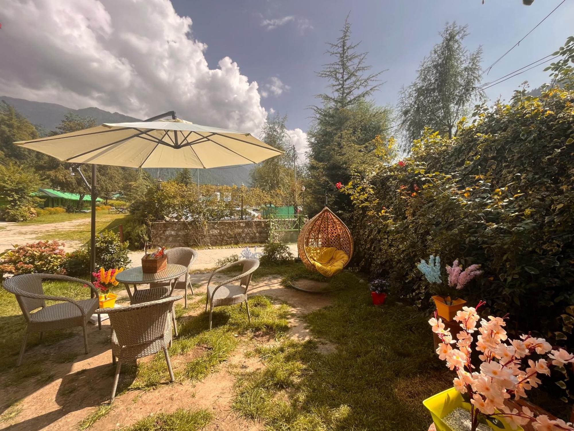 Himalayan Hill Queen Resort, Manali M98160-43400 Exterior foto