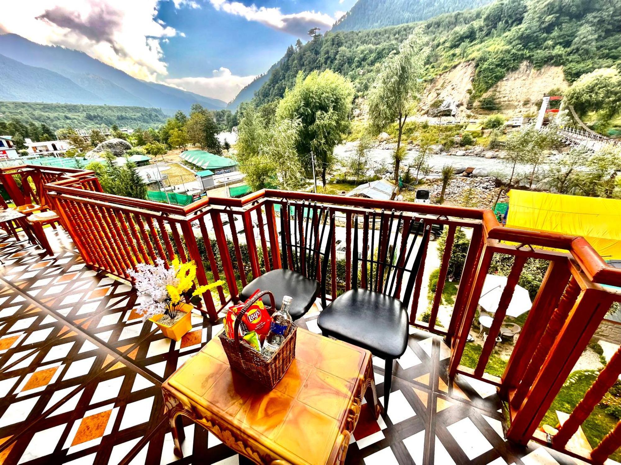 Himalayan Hill Queen Resort, Manali M98160-43400 Exterior foto