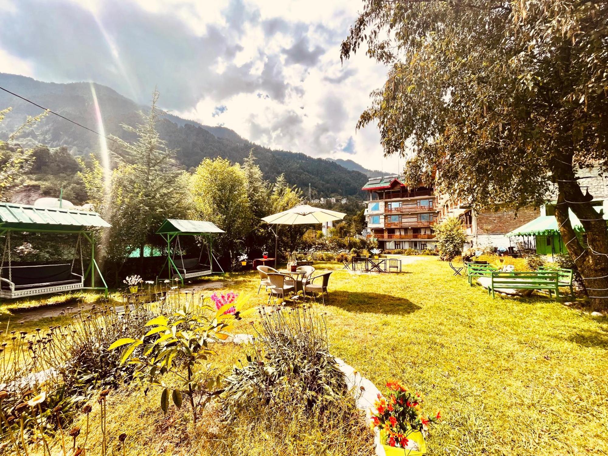Himalayan Hill Queen Resort, Manali M98160-43400 Exterior foto