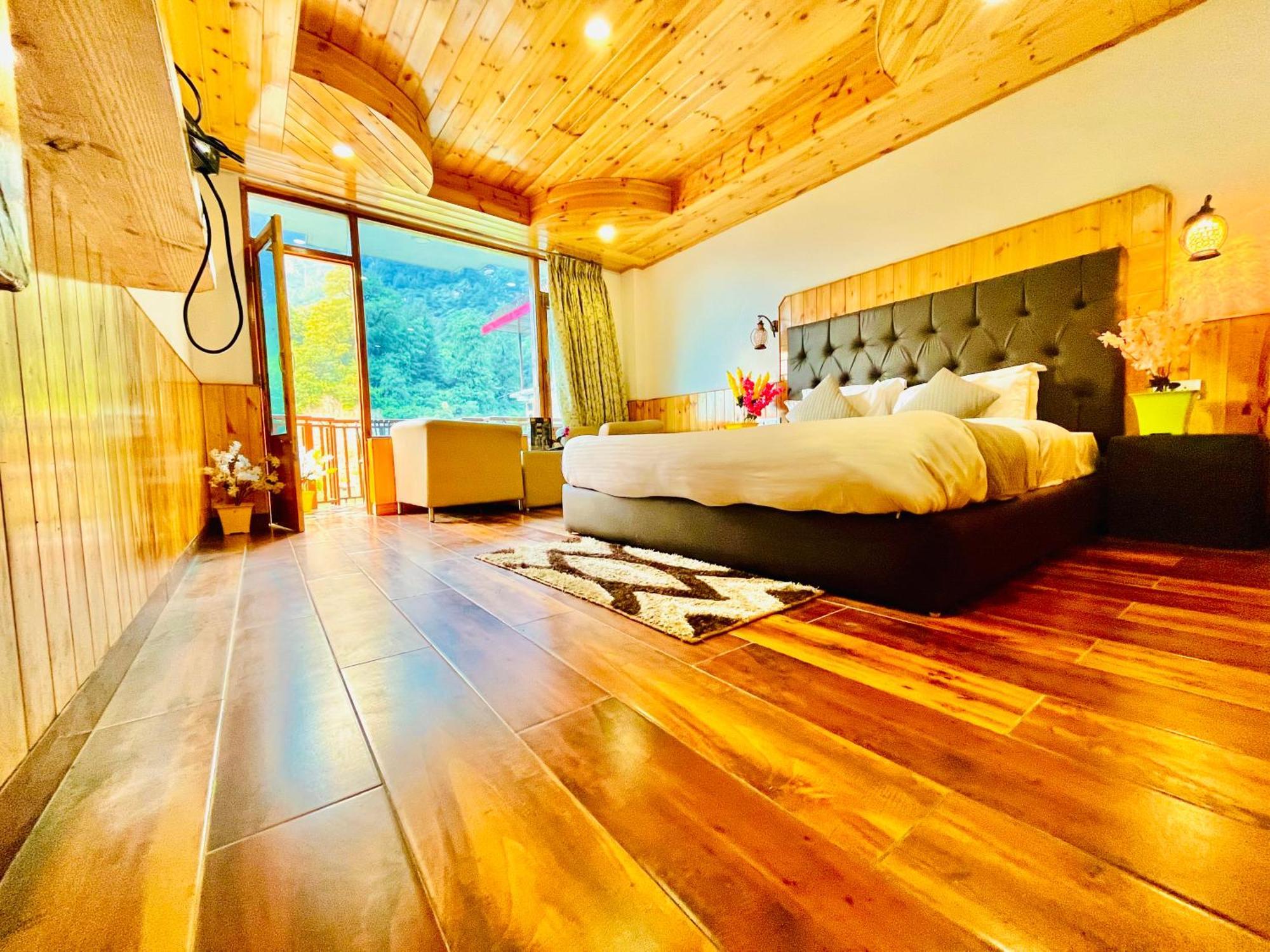 Himalayan Hill Queen Resort, Manali M98160-43400 Exterior foto