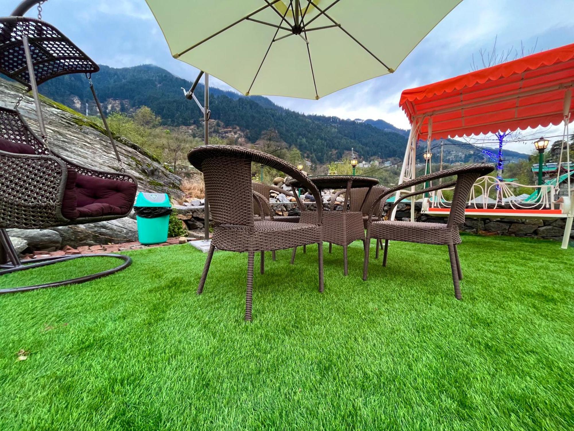 Himalayan Hill Queen Resort, Manali M98160-43400 Exterior foto